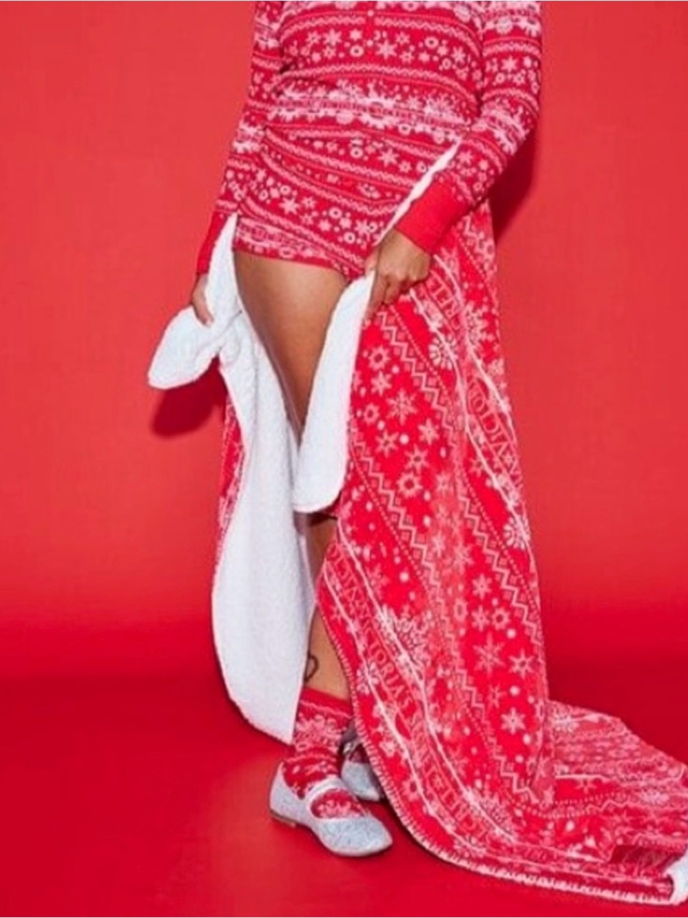 NWT Victoria's Secret Red & White Sherpa Winter Snowflake Blanket.